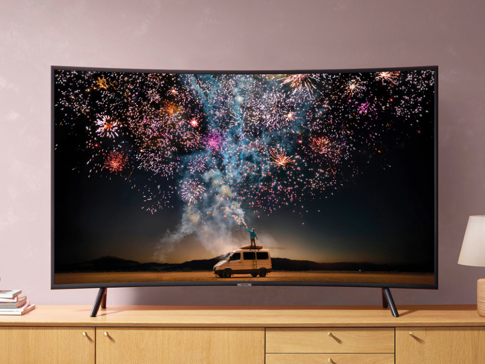 Curved TVs Pros and Cons: What You Need to Know?